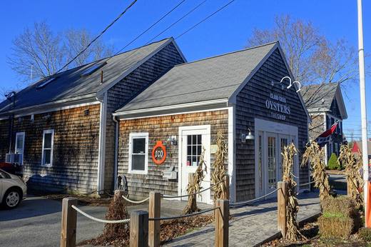 Island Creek Oysters shop in Duxbury